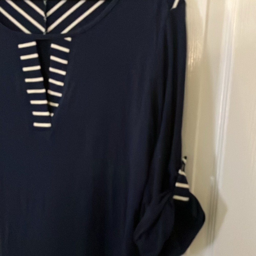 CLOSET CLEANOUT - Picture 3 of 4